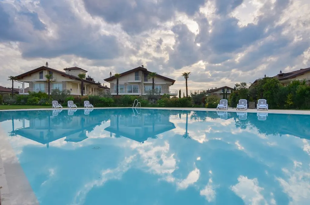 Sirmione Halldis Apartments