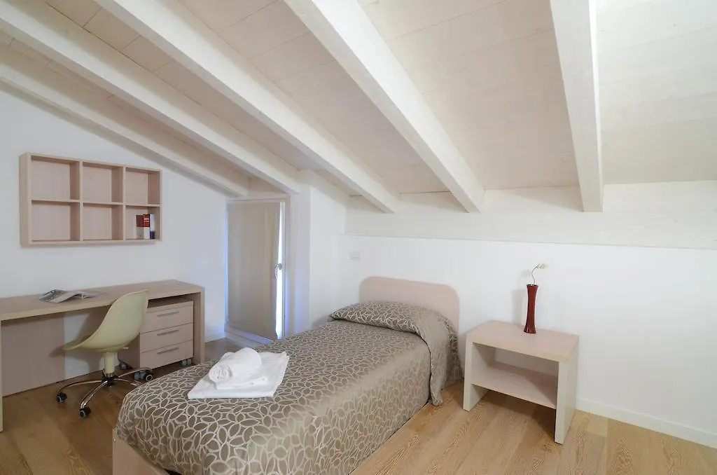 Sirmione Halldis Apartments