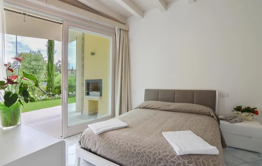 Sirmione Halldis Apartments