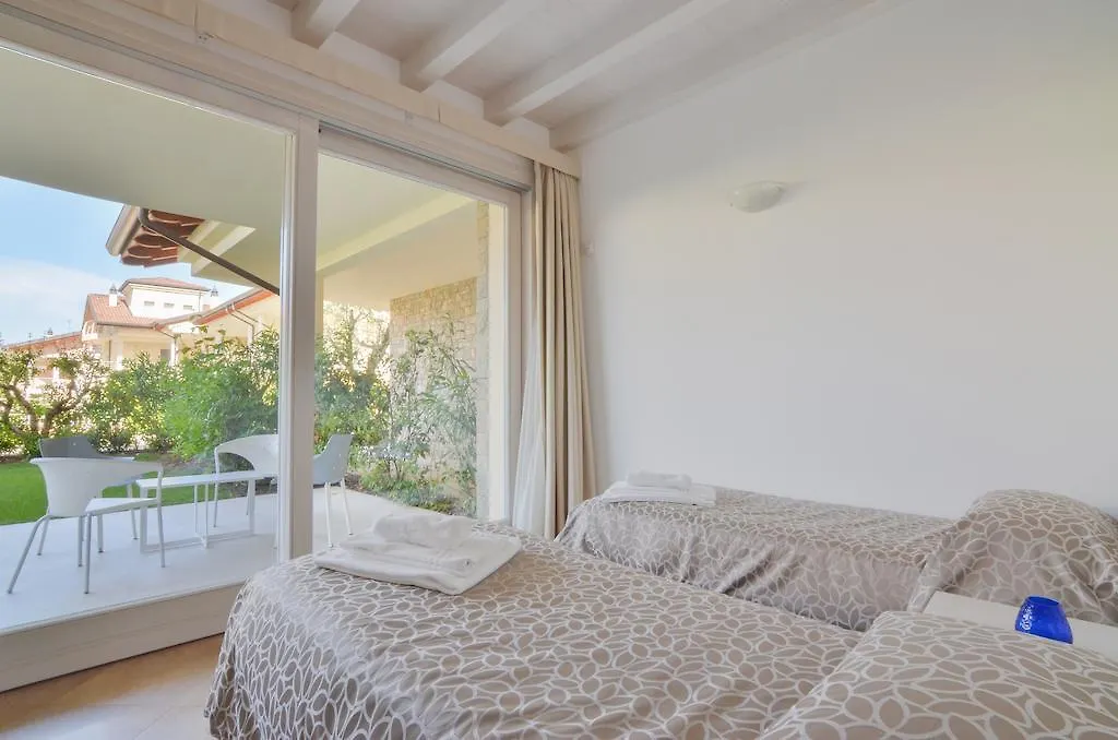 Sirmione Halldis Apartments