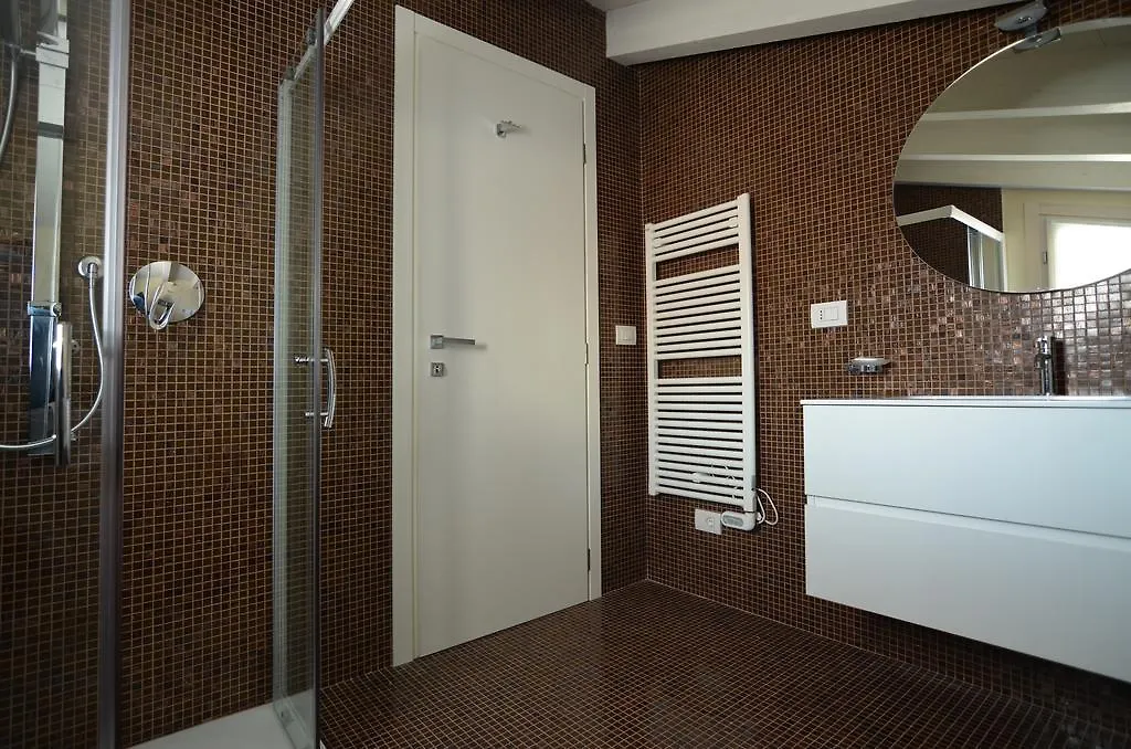 Sirmione Halldis Apartments