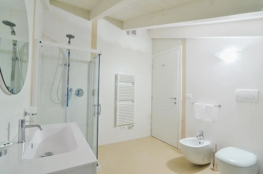 Sirmione Halldis Apartments