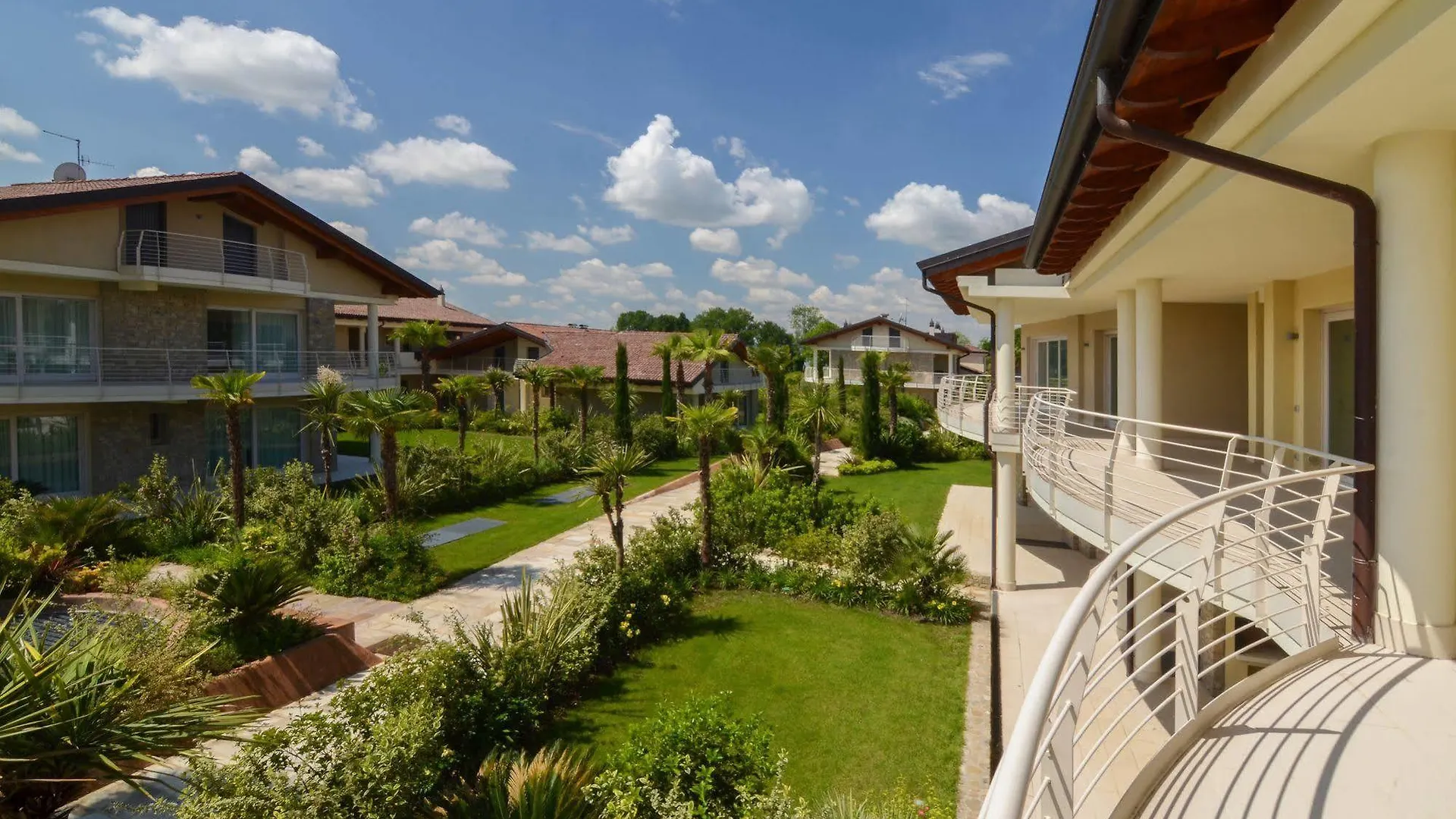 Sirmione Halldis Apartments 0*,