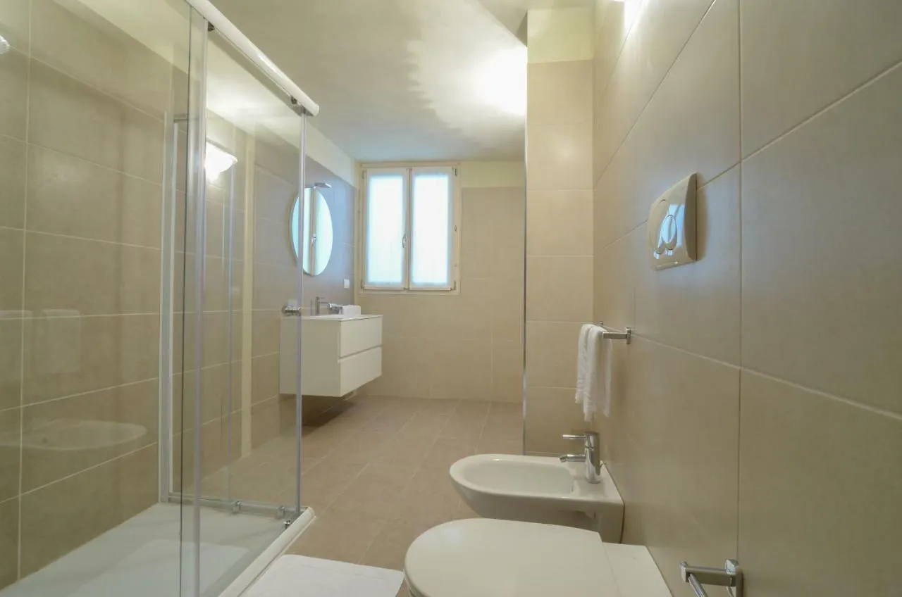 Sirmione Halldis Apartments