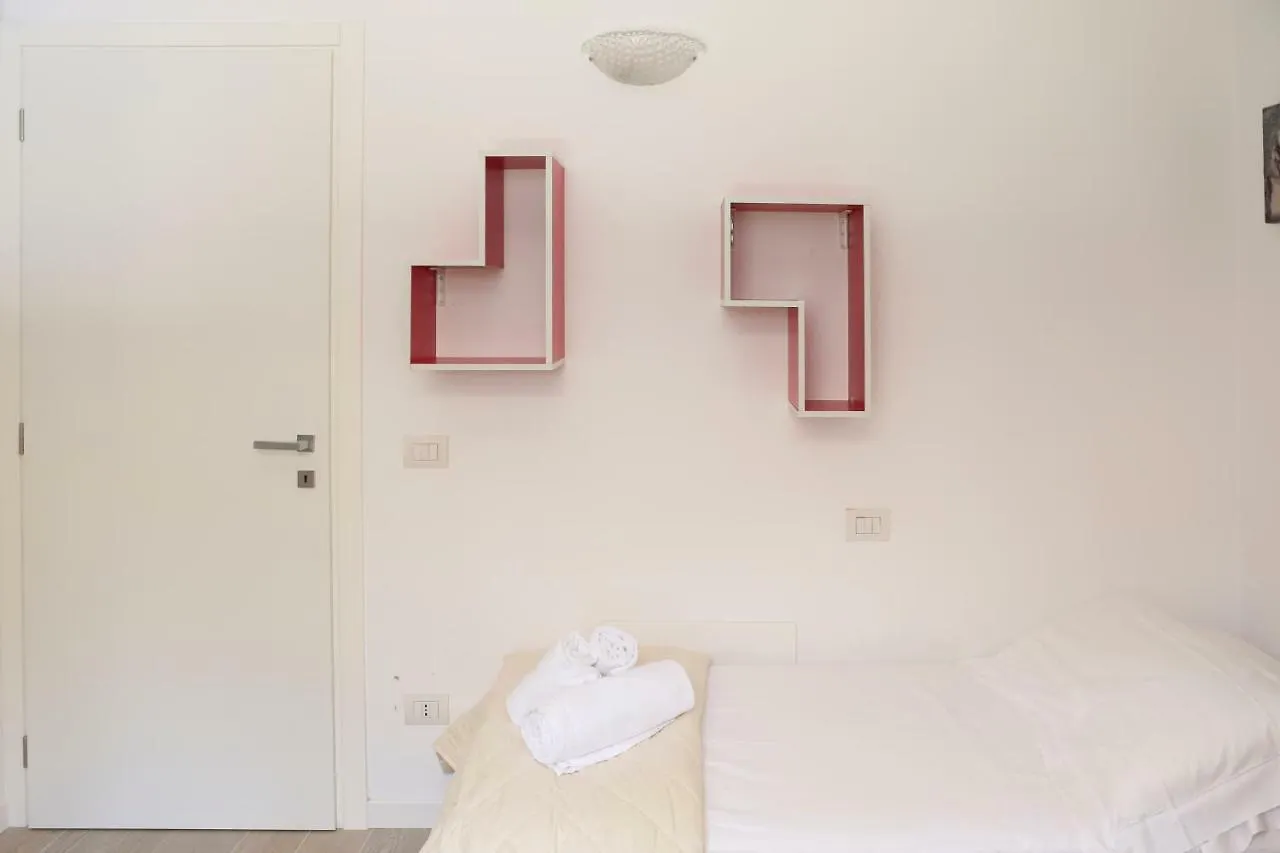 Sirmione Halldis Apartments