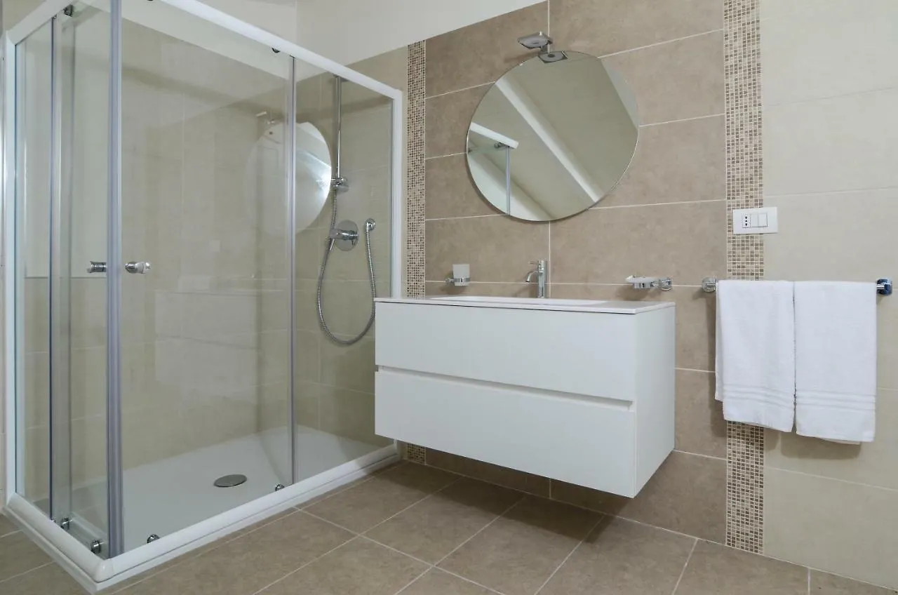 Sirmione Halldis Apartments 0*,