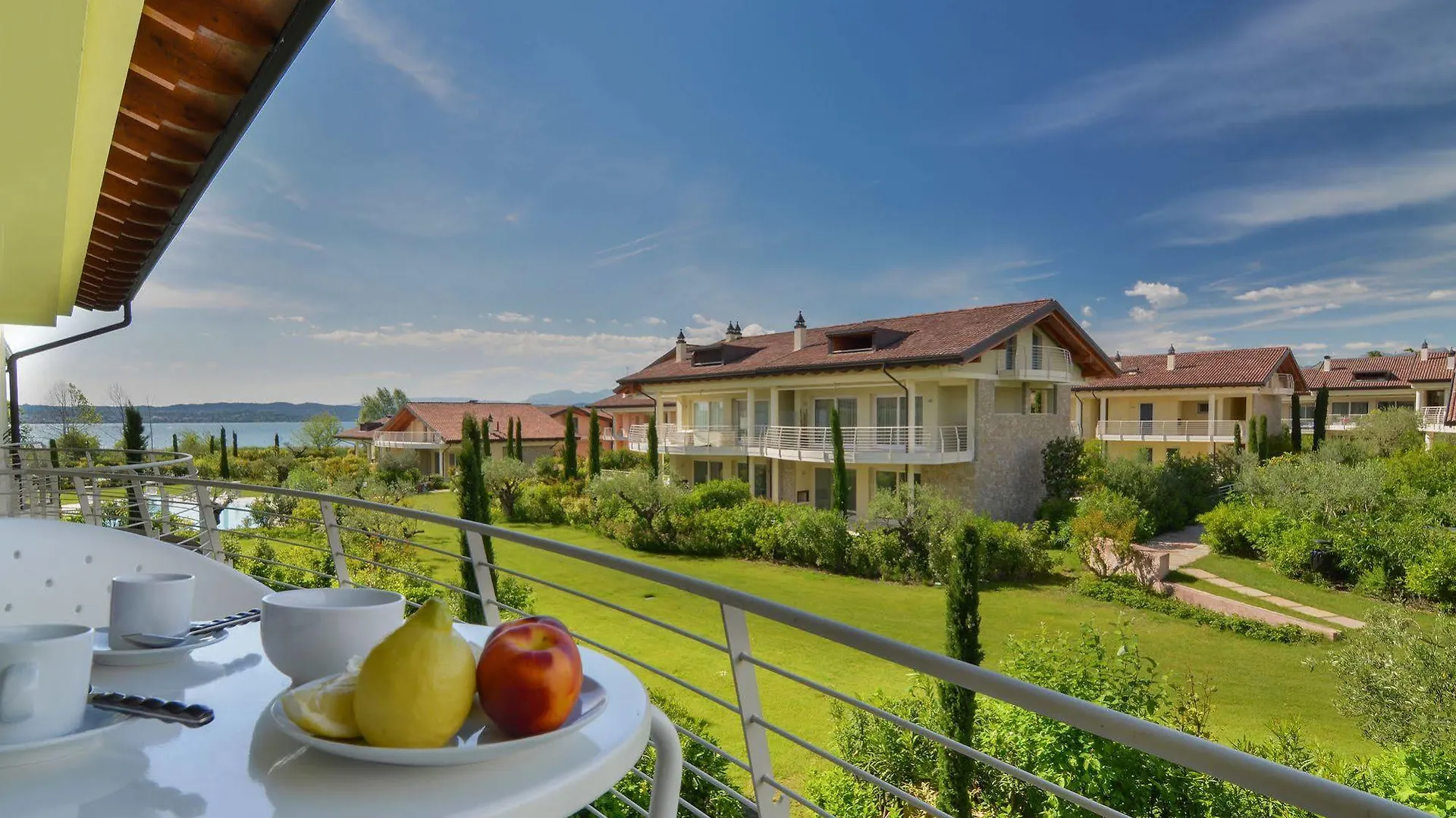 Sirmione Halldis Apartments